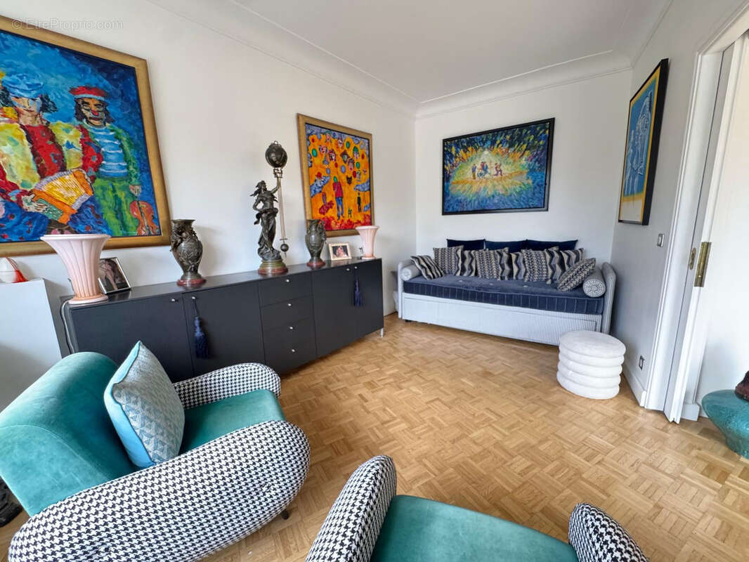 Appartement à NEUILLY-SUR-SEINE