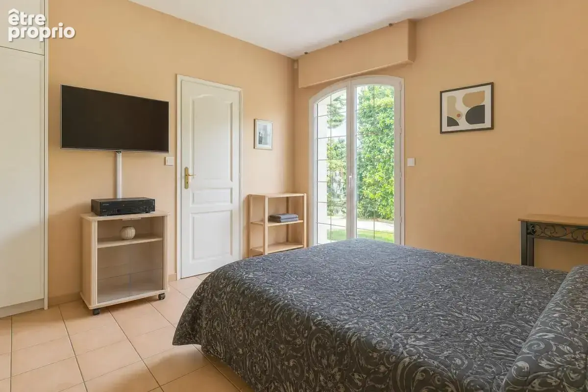 Maison de 7 pièces de 250 m² à Saint-Gratien - photo 8
