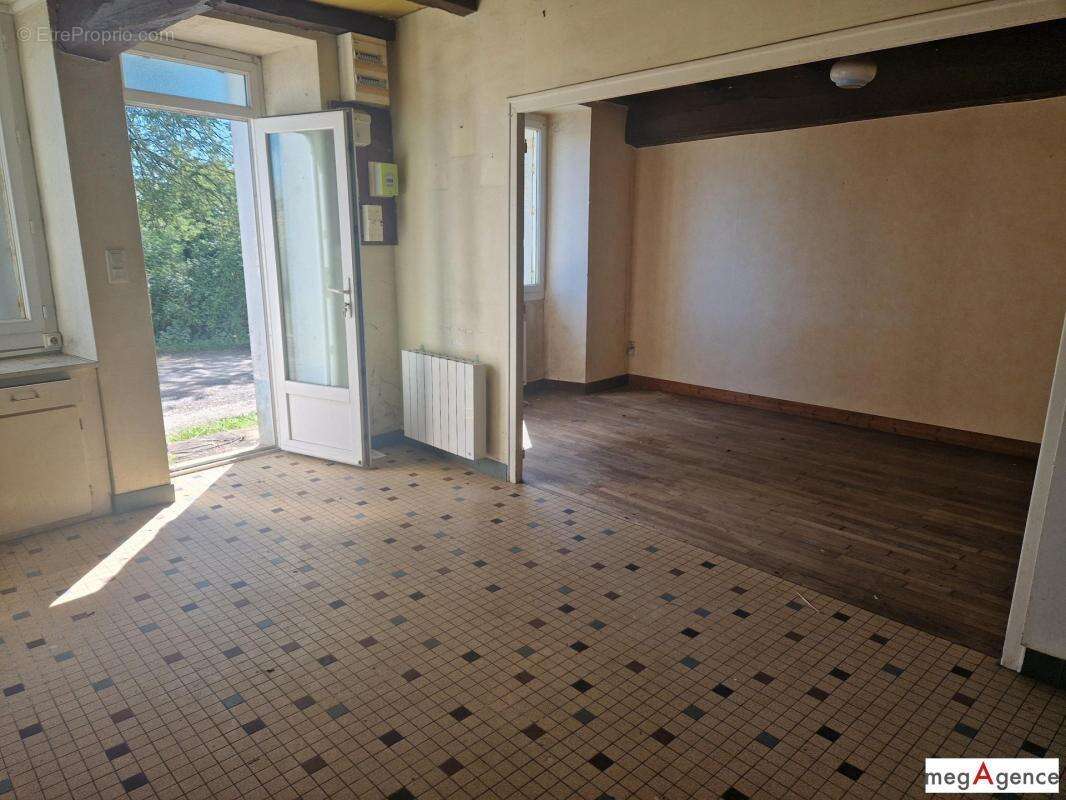 Maison - dépendance - Terrain 2390 m² - Bâtiment de 300 m² - idéal jardin - photo 6