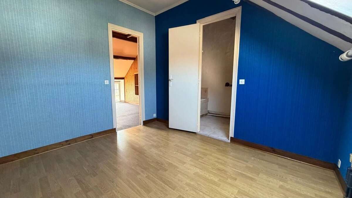 Appartement à DAMPIERRE-EN-YVELINES