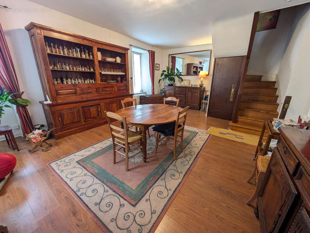 Maison à AIGUEPERSE