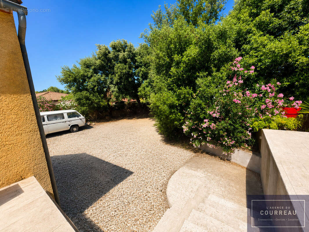 Villa plain-pied avec piscine et grand terrain à Beaulieu - photo 14