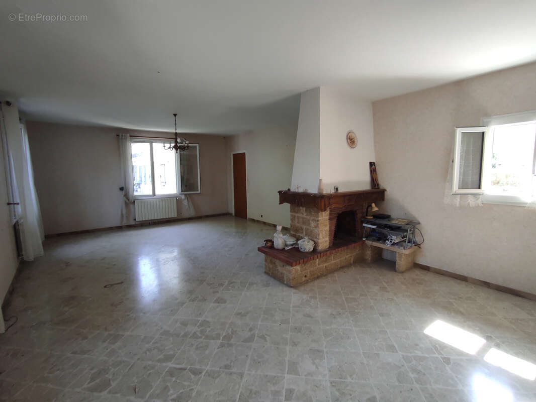 Maison à RIBAUTE-LES-TAVERNES