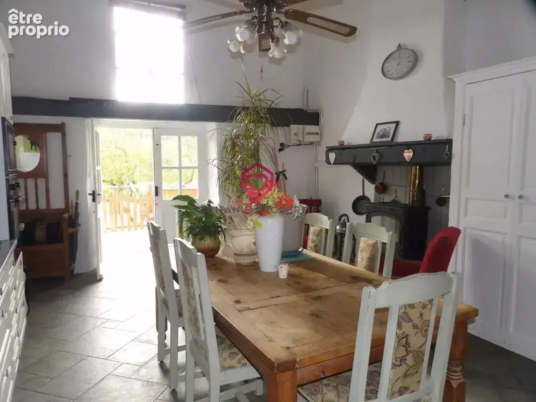 Ferme rénovée avec piscine, dépendances et 42 ha - photo 3