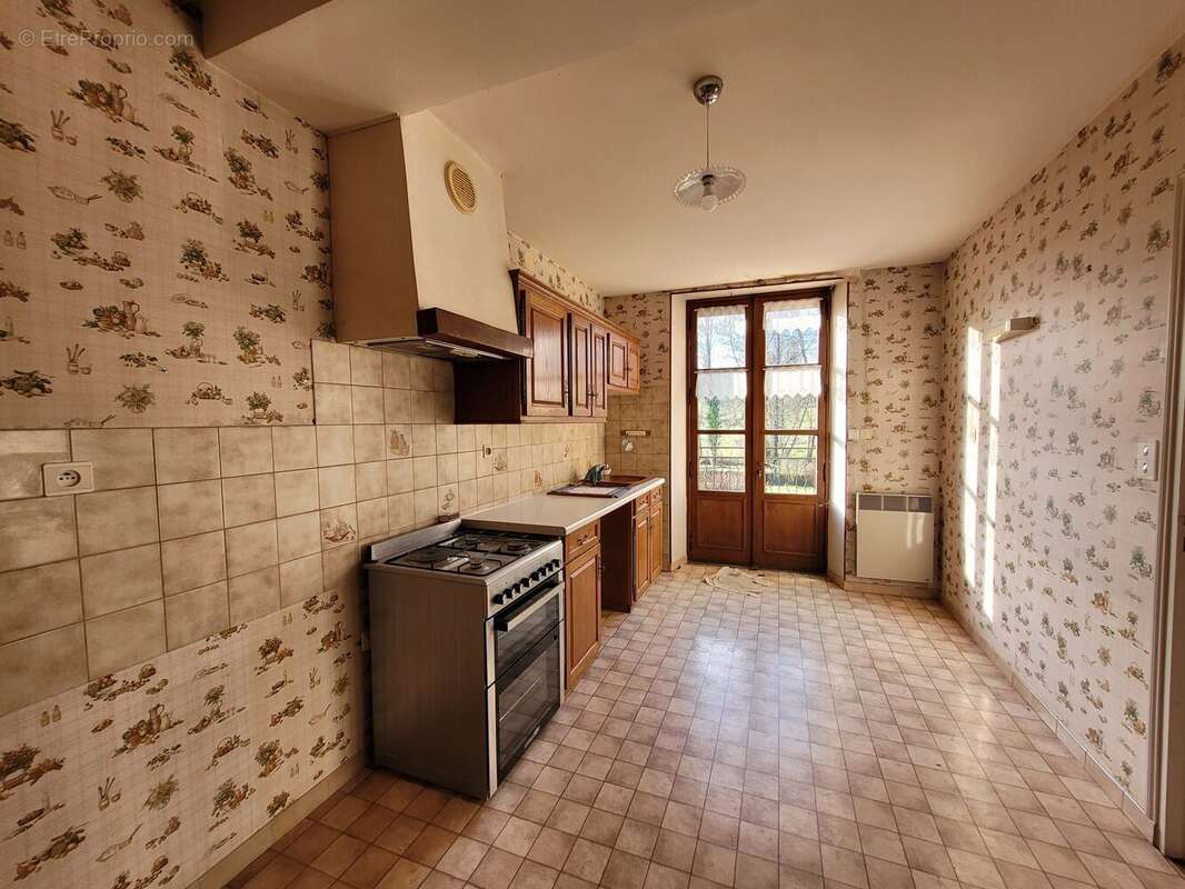 Maison à MOUTIERS-AU-PERCHE