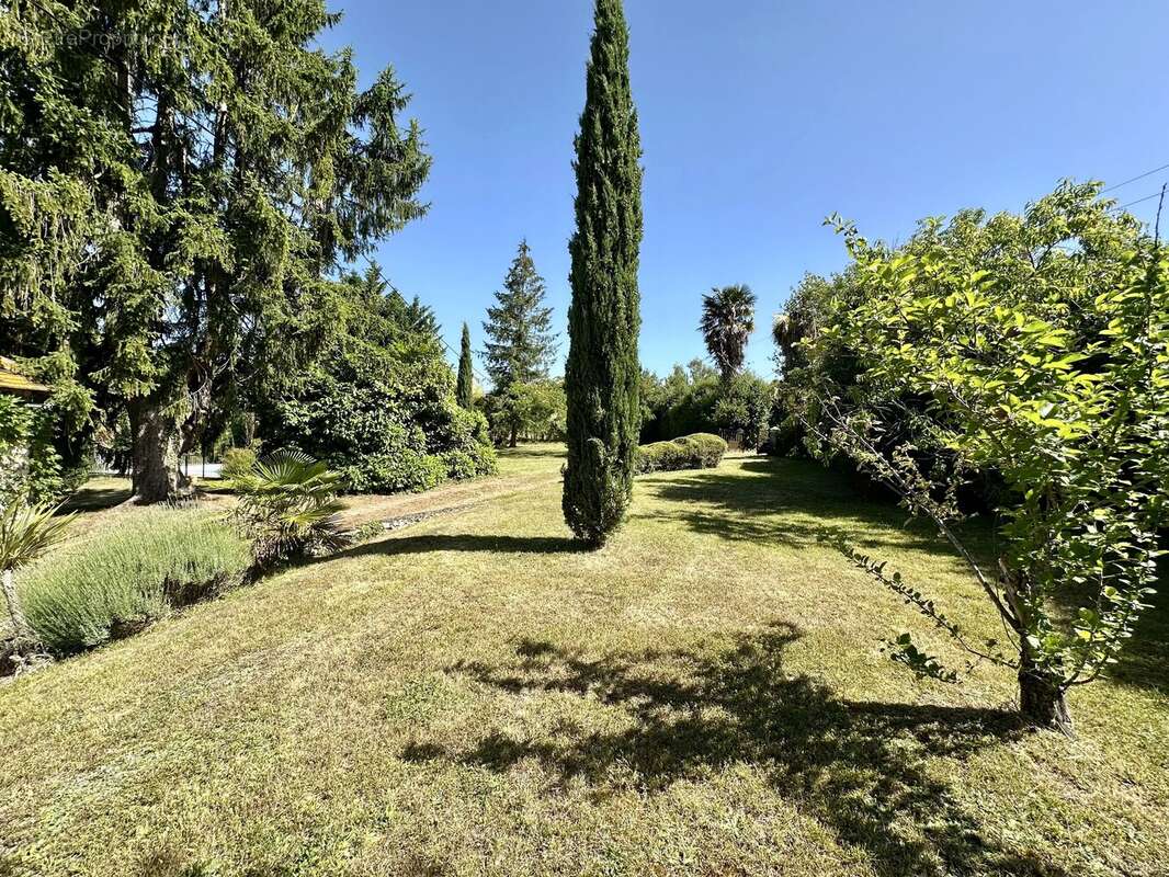 Belle maison en pierre avec piscine, jardin et vue sur la campagne - photo 11