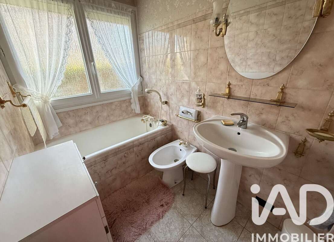 Maison 88 m² à Pont-Sainte-Marie  - photo 8