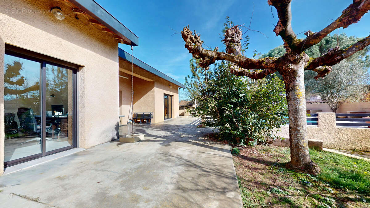 Maison à LA TOUR-DU-CRIEU