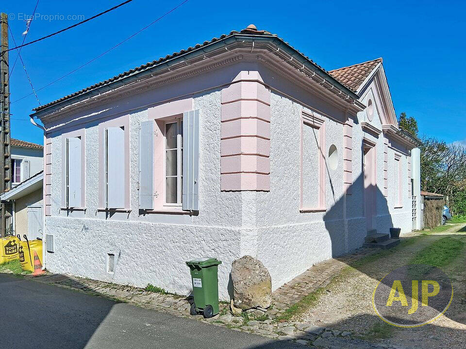Maison à SAINT-ESTEPHE