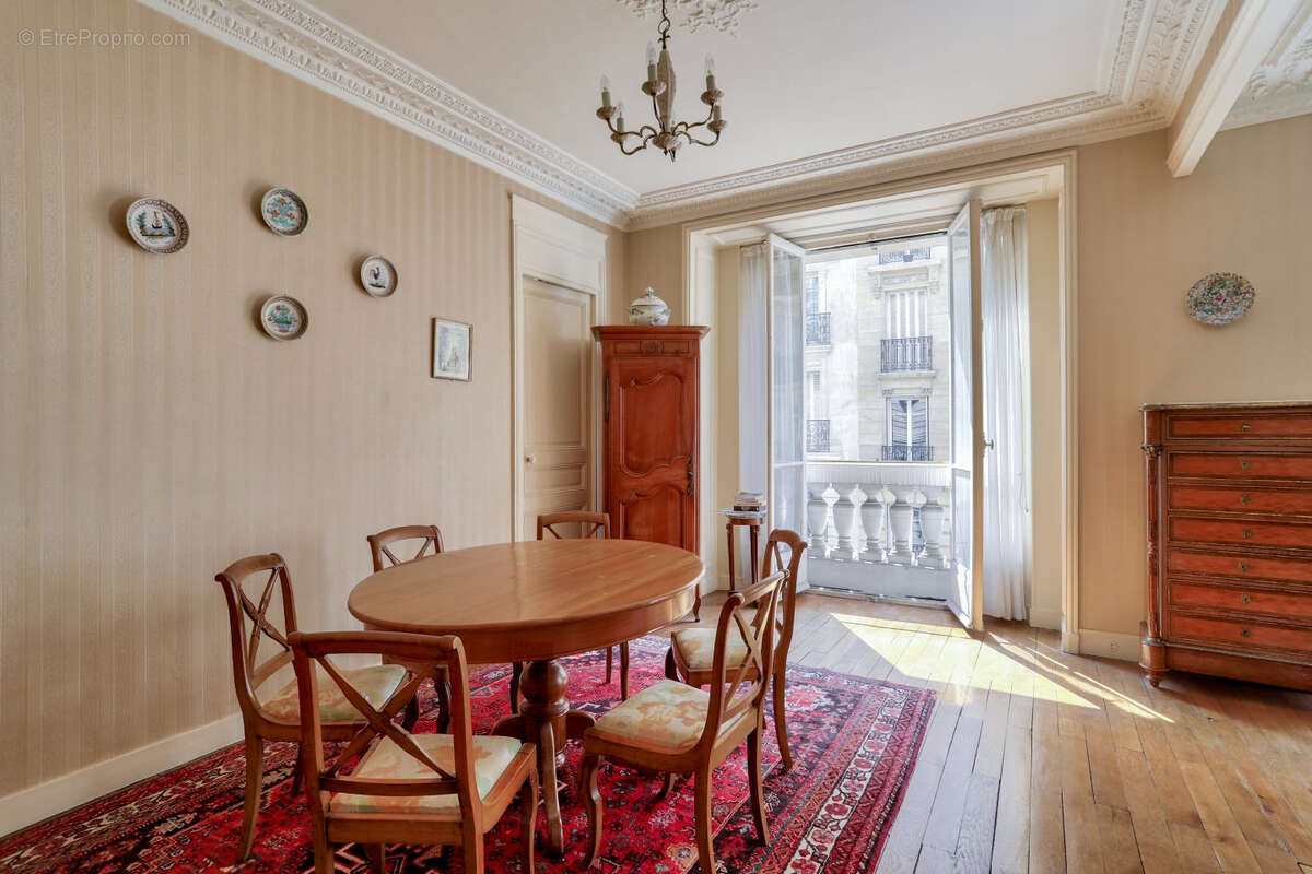 Appartement à PARIS-15E