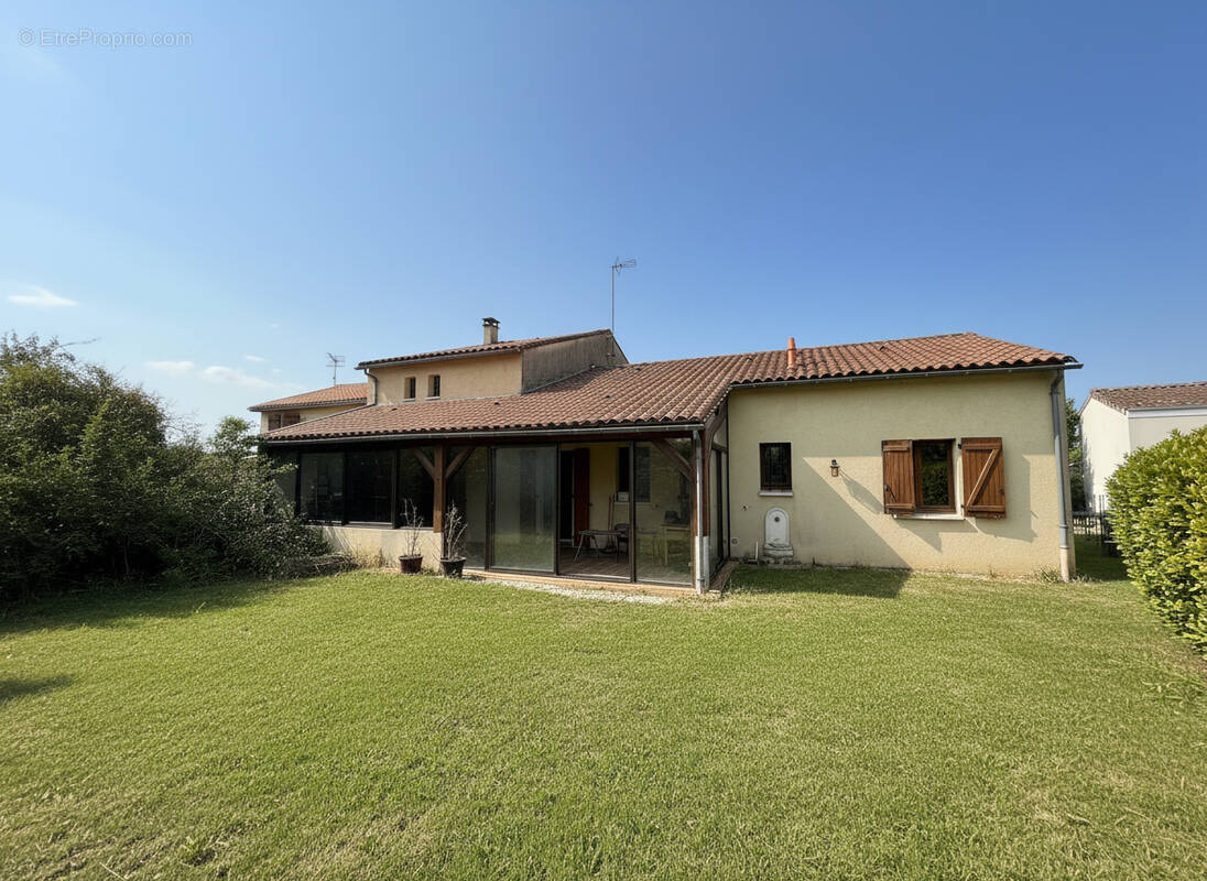 Maison à SAINT-YRIEIX-SUR-CHARENTE
