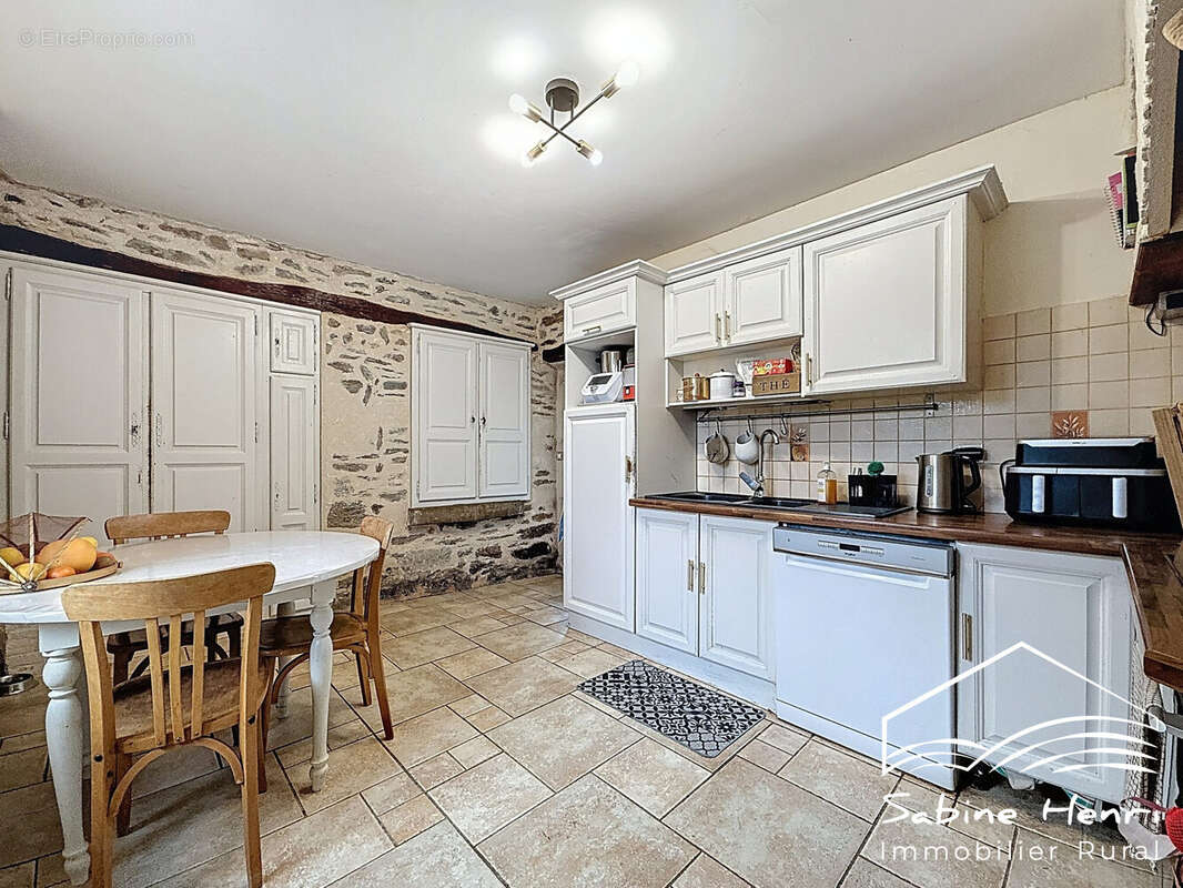 Maison à MIRANDOL-BOURGNOUNAC