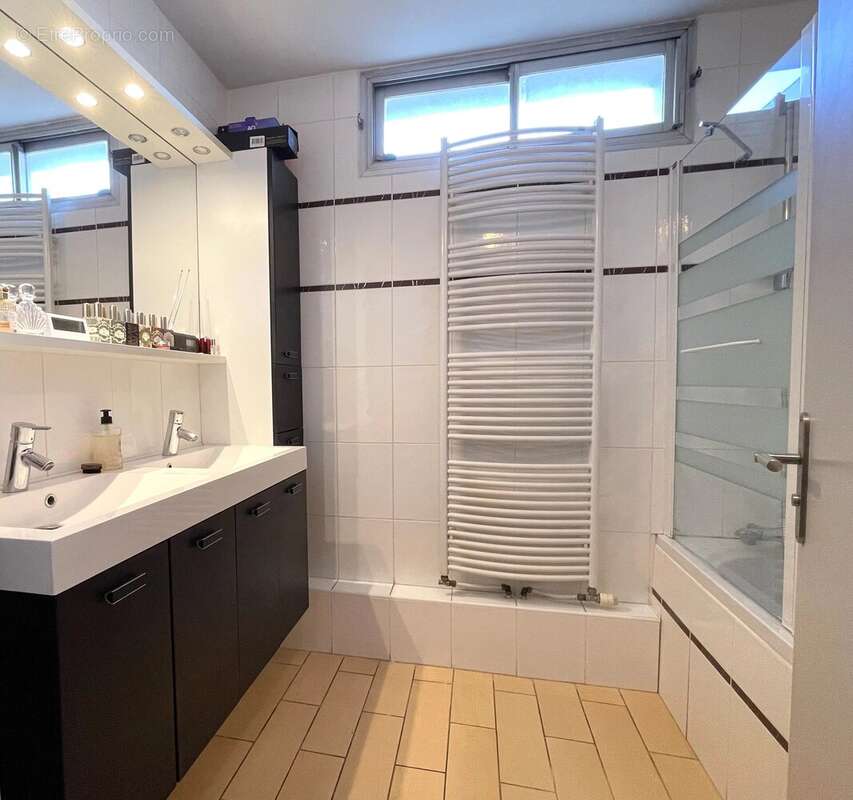 Appartement à VILLE-D'AVRAY