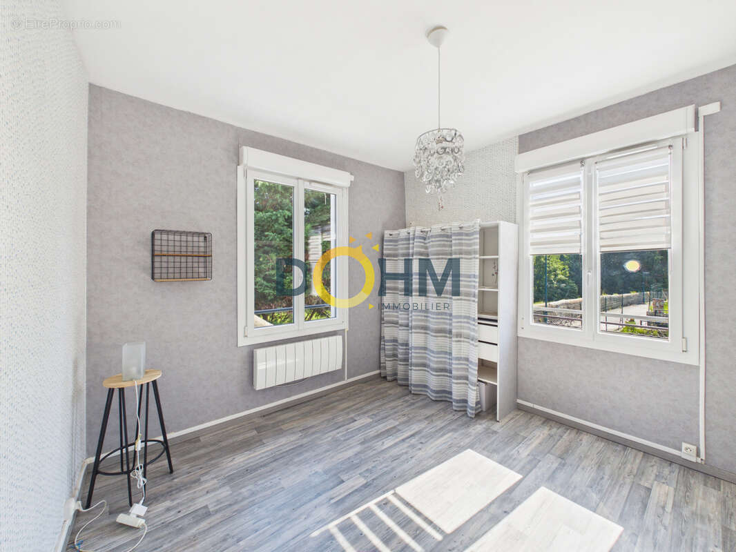 Maison en centre-ville avec jardin et garage - photo 8