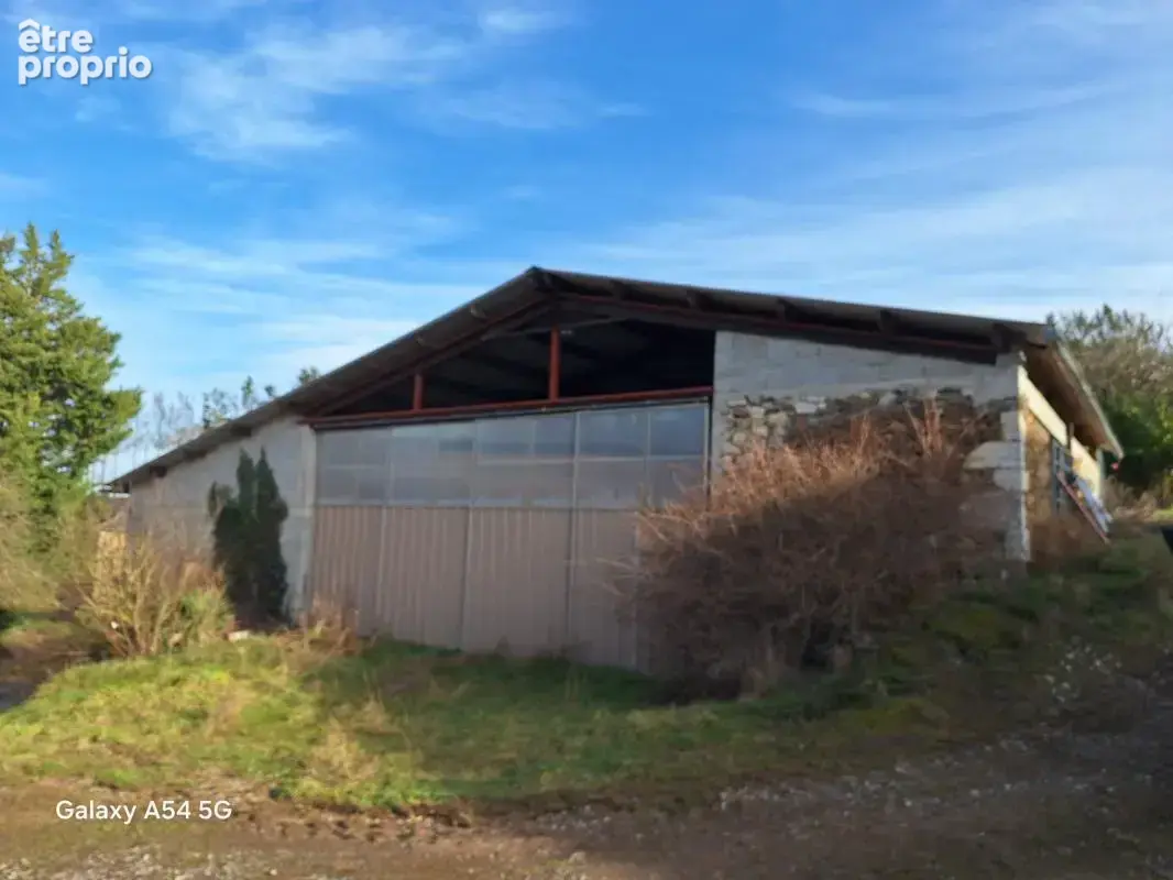 Corps de ferme + terres - photo 6