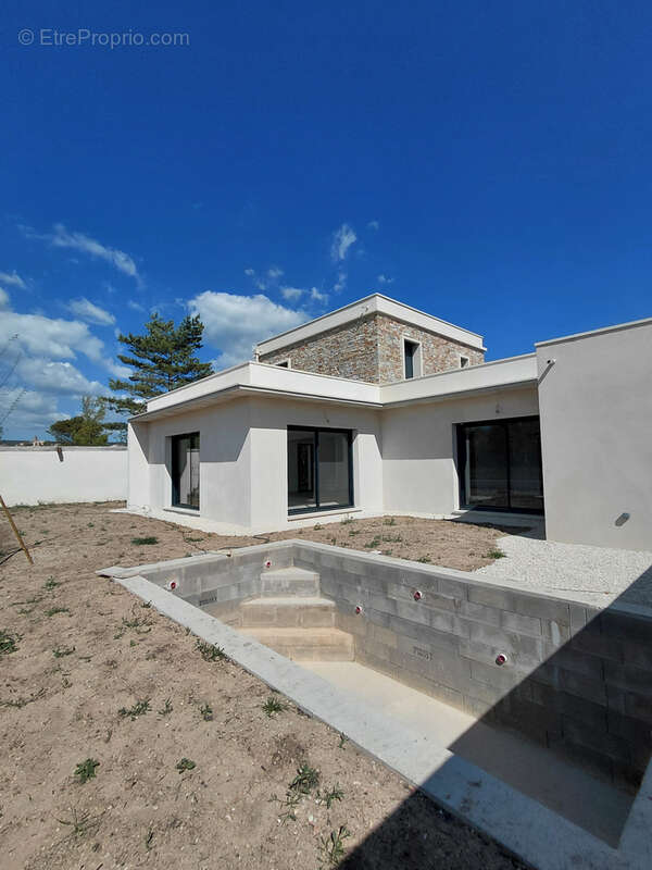 Maison à POURRIERES