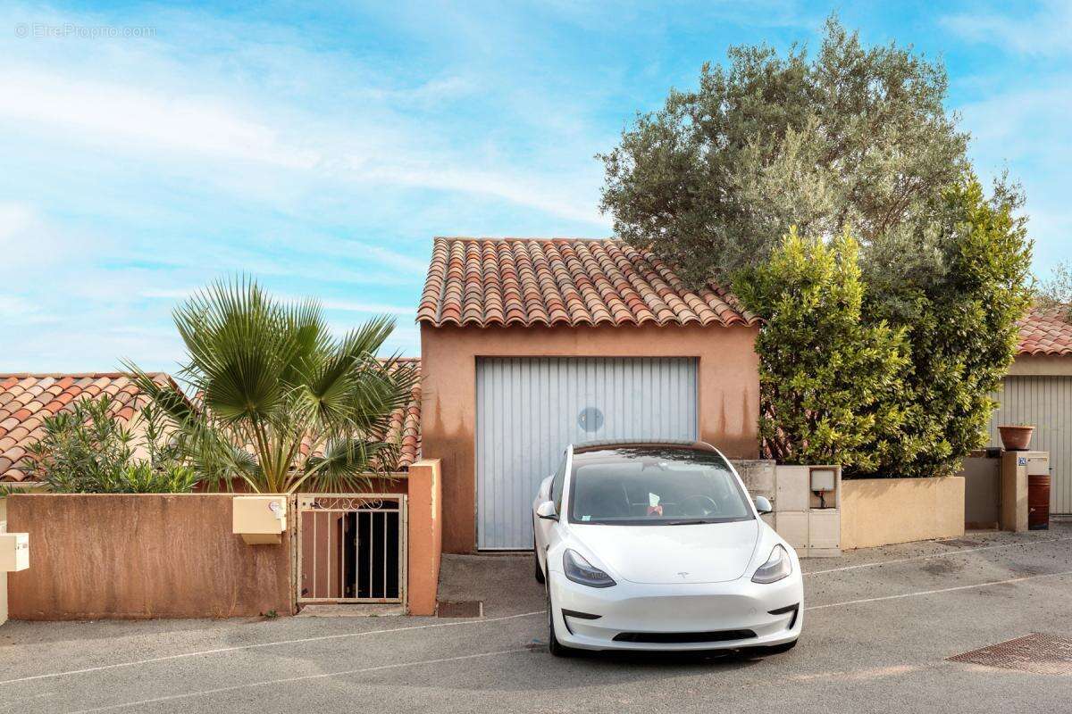 Maison à ROQUEBRUNE-SUR-ARGENS