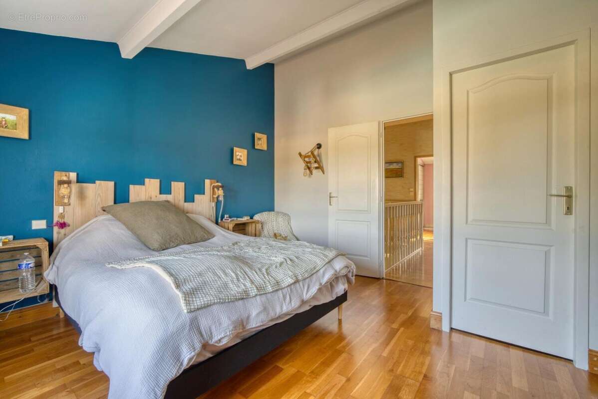 Maison 217 m² à Saintes  - photo 7