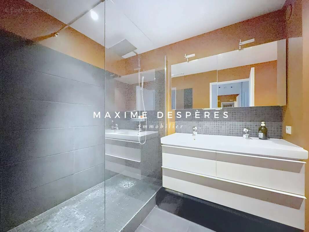 Appartement à LEVALLOIS-PERRET