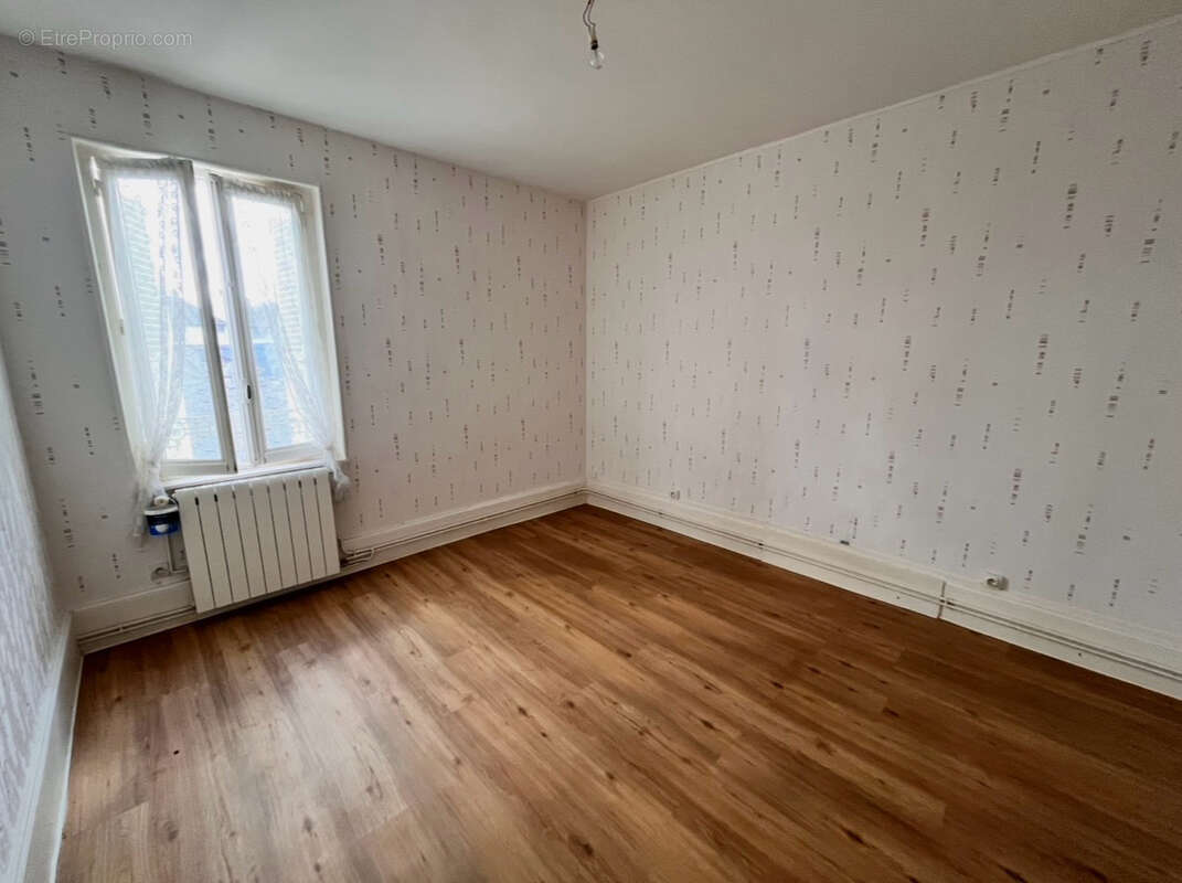À Bourbon-Lancy (71), immeuble à vendre 105000 € - photo 6