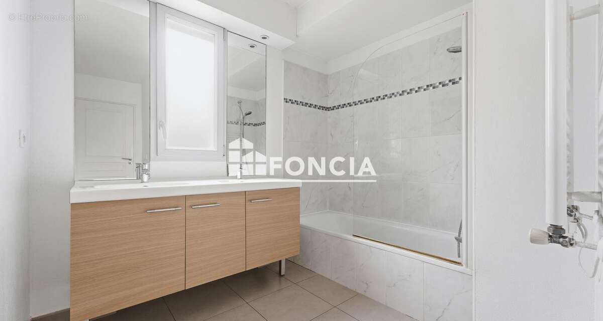 Appartement à SAINT-LAURENT-DU-VAR