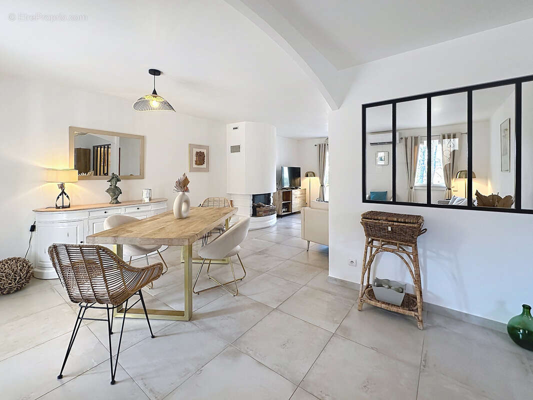 Maison à BAGNOLS-EN-FORET