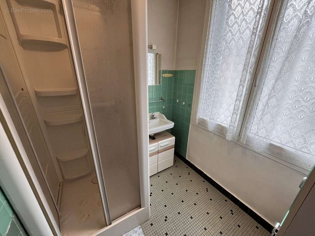 Salle d'eau - Maison à BORT-LES-ORGUES