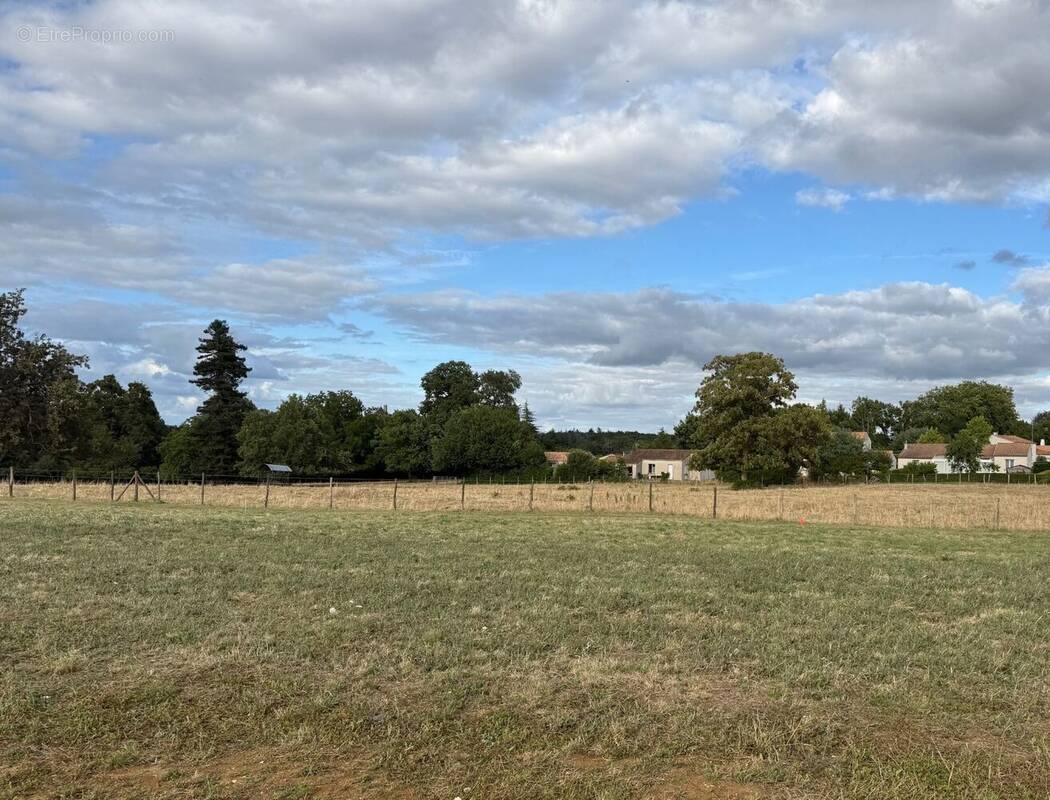 Terrain à L'HERMENAULT