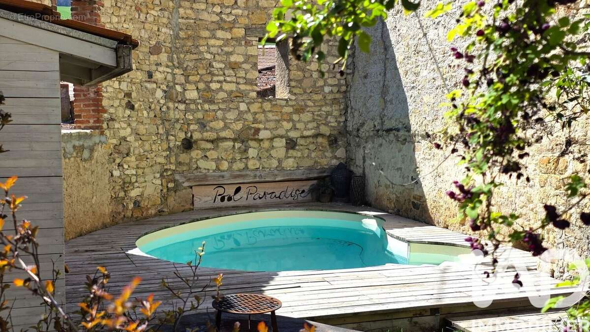 Maison 138 m² à Sauvagnat-Sainte-Marthe  - photo 3