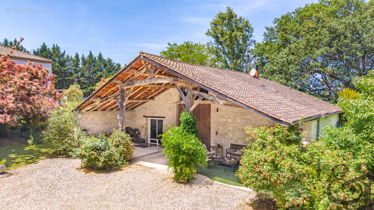 Maison avec gîte et piscine. - photo 2