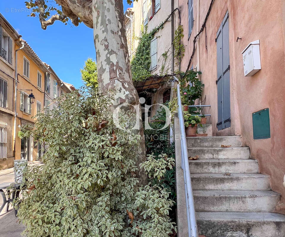 Appartement à LA CADIERE-D'AZUR