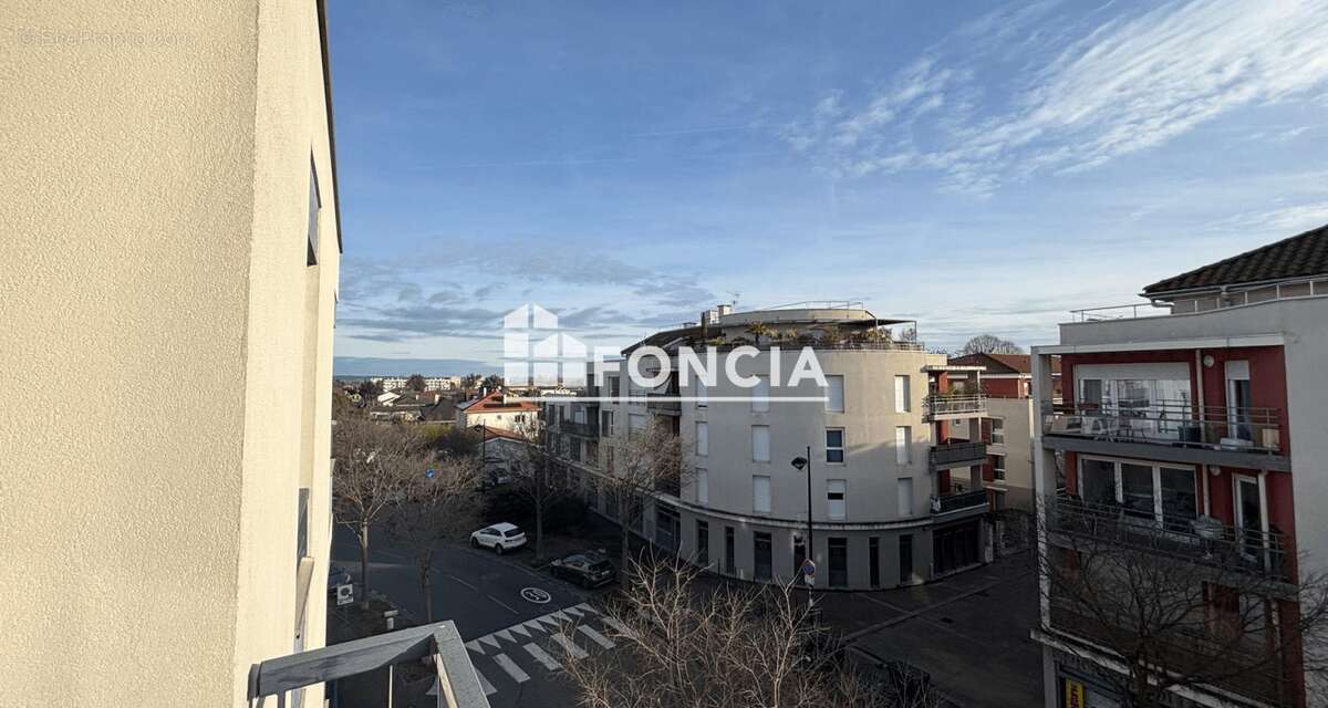 Appartement à MEYZIEU