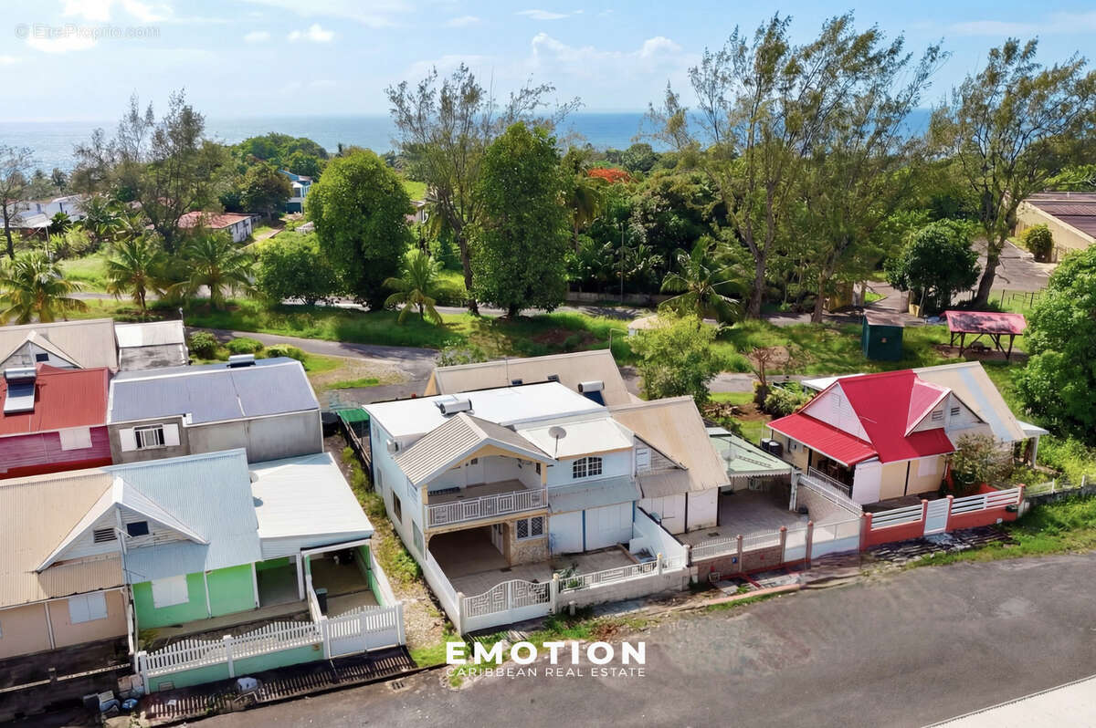 Maison à CAPESTERRE-BELLE-EAU