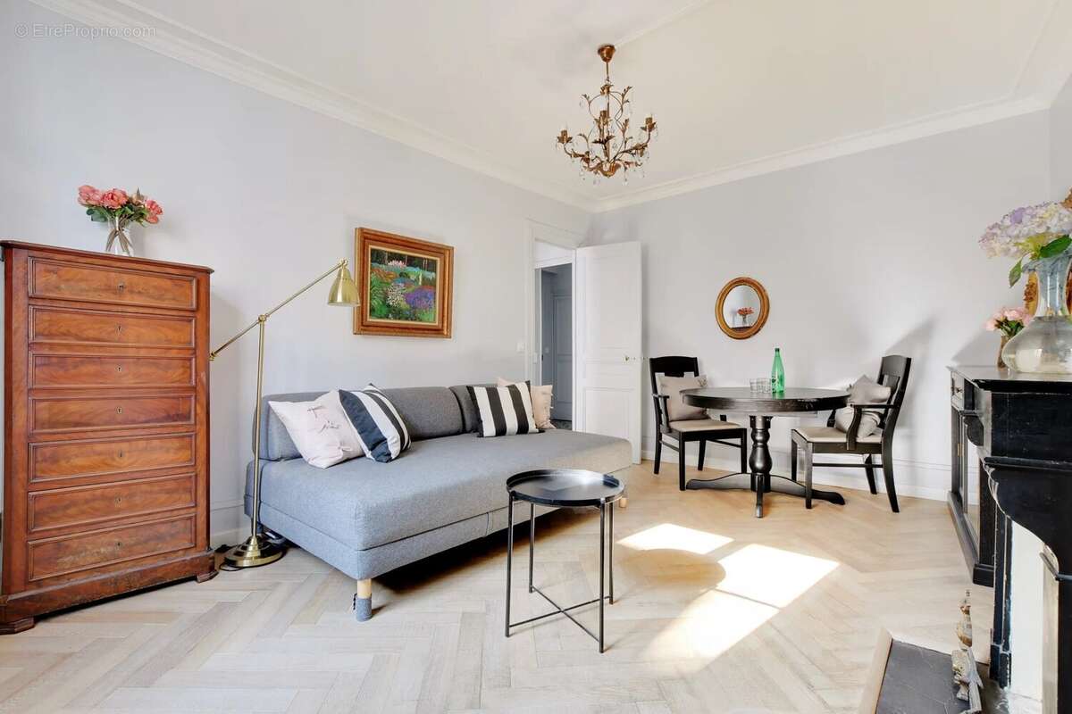 Appartement à PARIS-7E