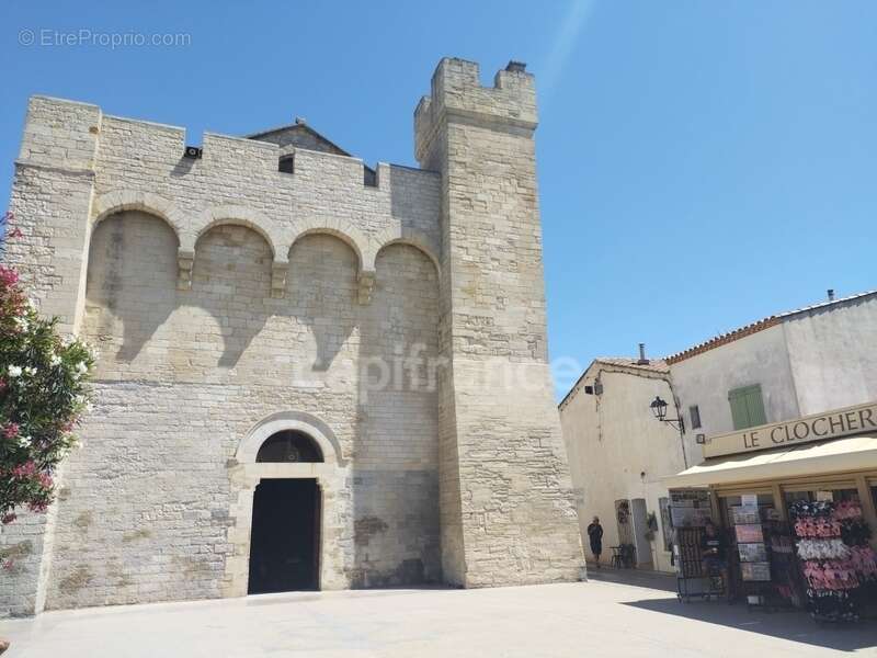 Commerce à AIGUES-MORTES