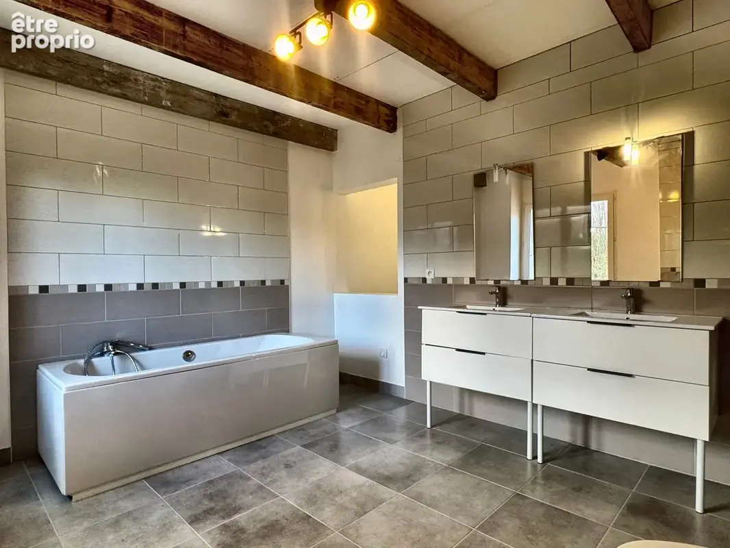 ALBERTVILLE – Maison rénovée de 147,64 m² – 4 chambres – Terrain 237 m² - photo 17