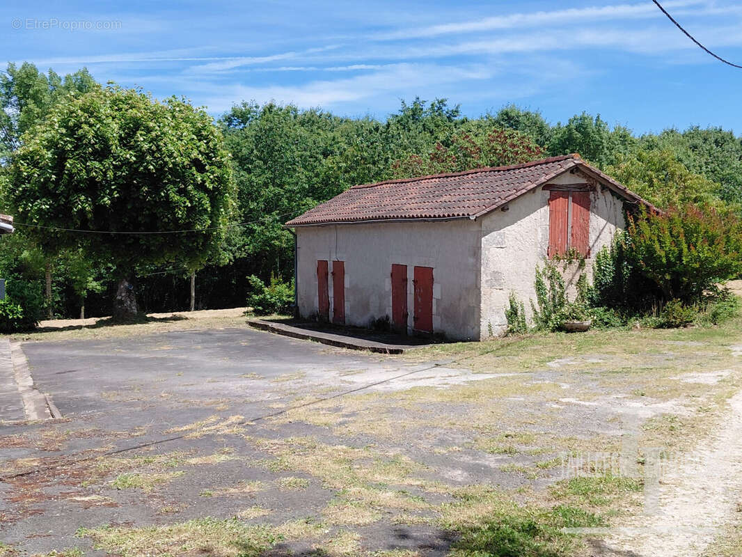 Maison à MILHAC-D'AUBEROCHE