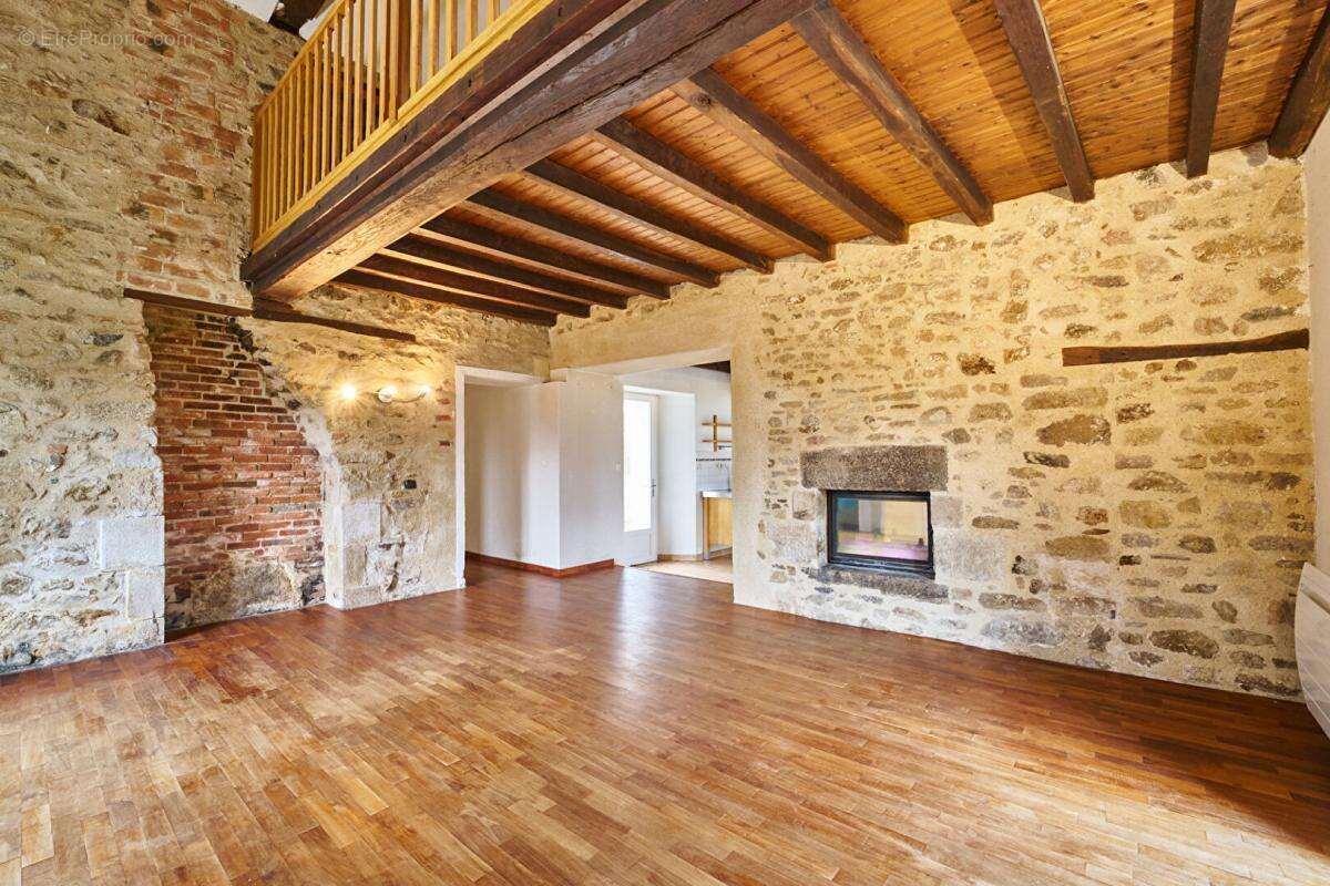 Maison à MORTAGNE-SUR-SEVRE