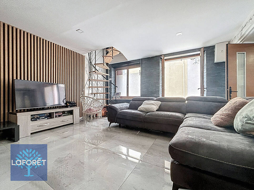 Maison à CHENNEVIERES-SUR-MARNE