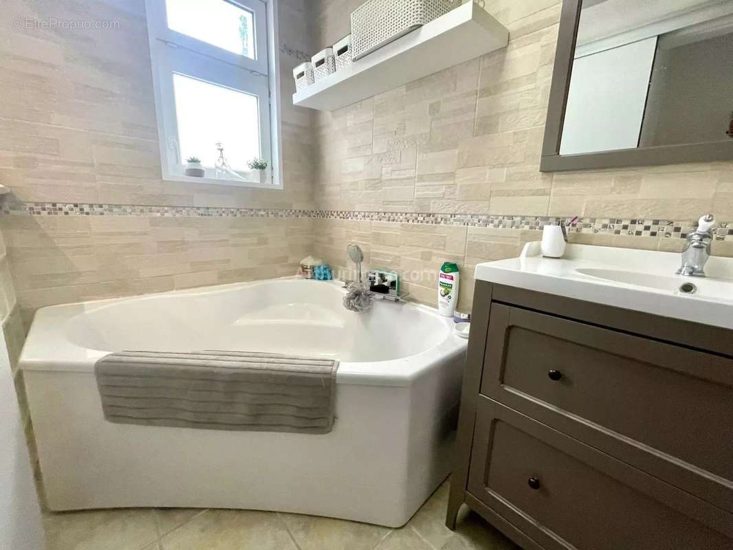 Maison à CIRES-LES-MELLO