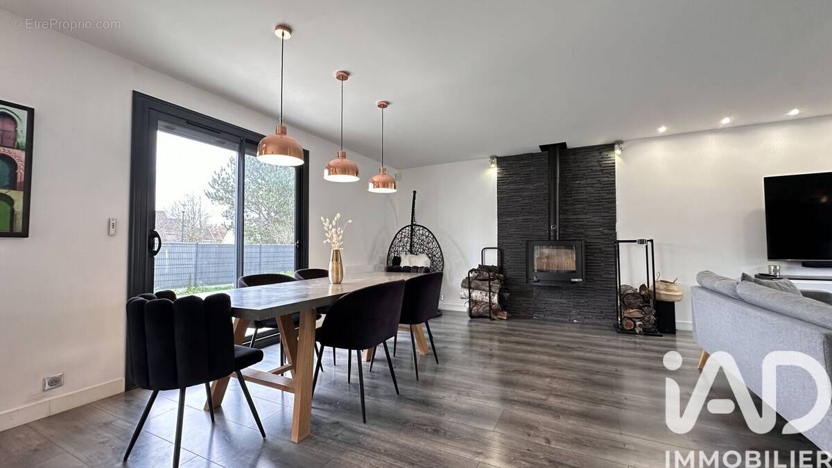 Photo 1 - Maison à ELANCOURT