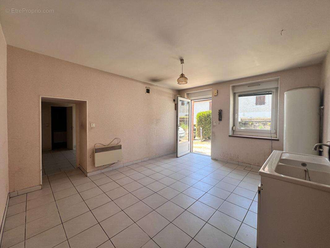 70130 - SEVEUX-MOTEY - Maison à rénover de 72m² - Prix : 35000  honoraires charge vendeur - photo 3