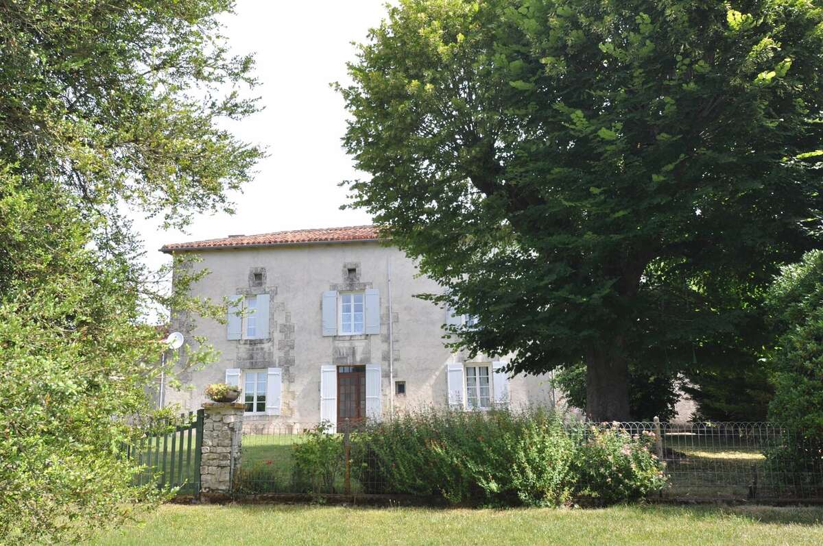 Maison à AUBETERRE-SUR-DRONNE
