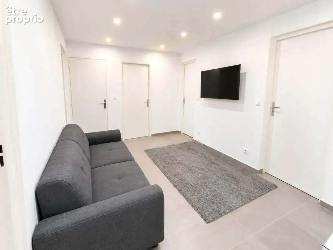 T5 traversant de 70 m2 avec balcon   Emplacement prime Cours - photo 3
