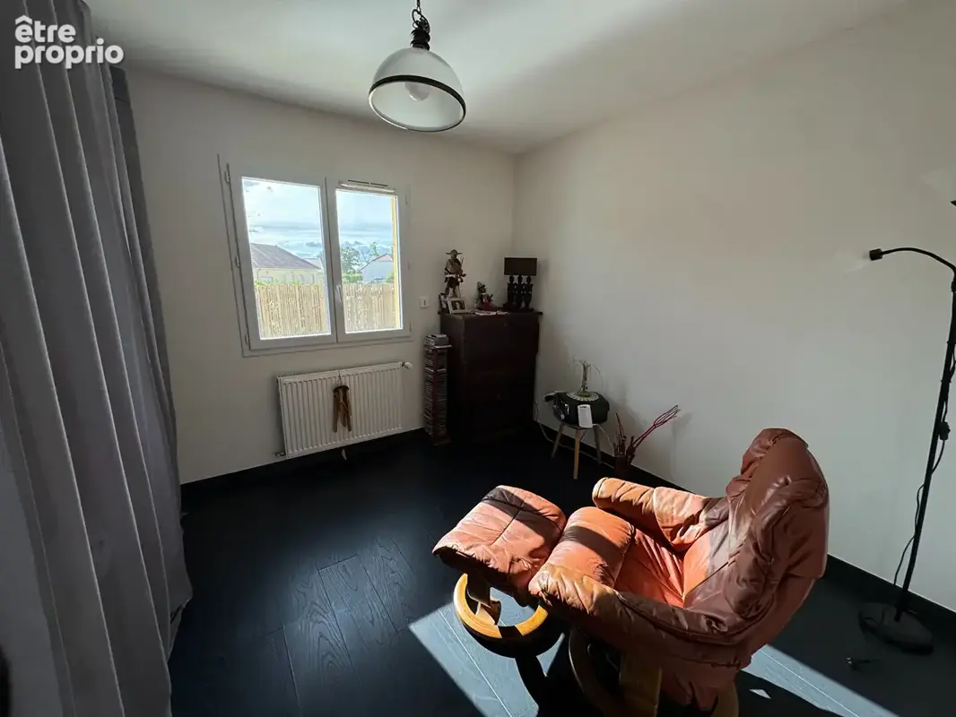 Courlaoux - Pavillon de plain-pied - 85 m² - 3 chambres - Piscine - photo 5