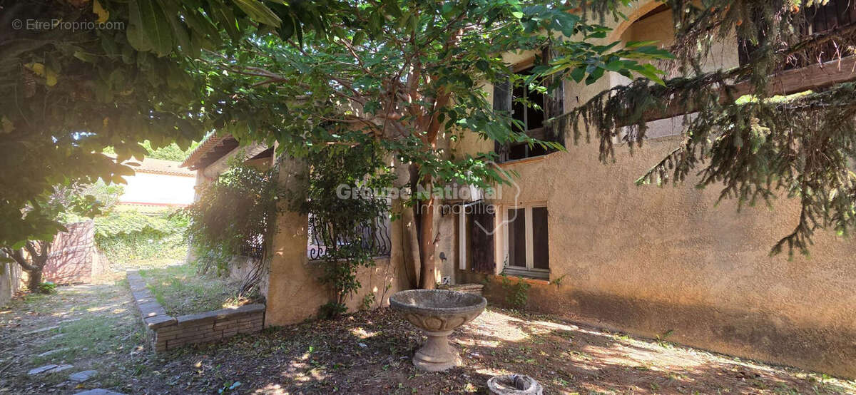 LES PENNES MIRABEAU, secteur calme et recherché, Villa de 100 m²  à rénover avec travaux de type 4 sur parcelle  de terrain de 4 - photo 15