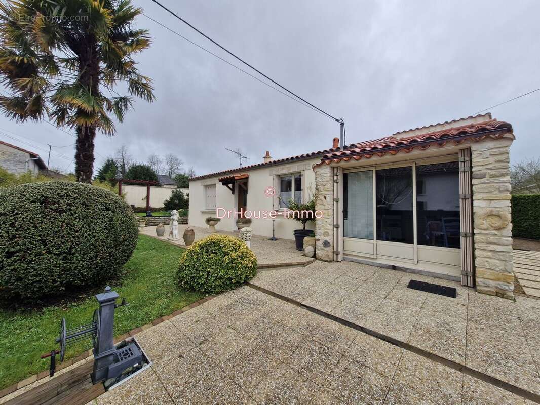 Maison à SANSAIS