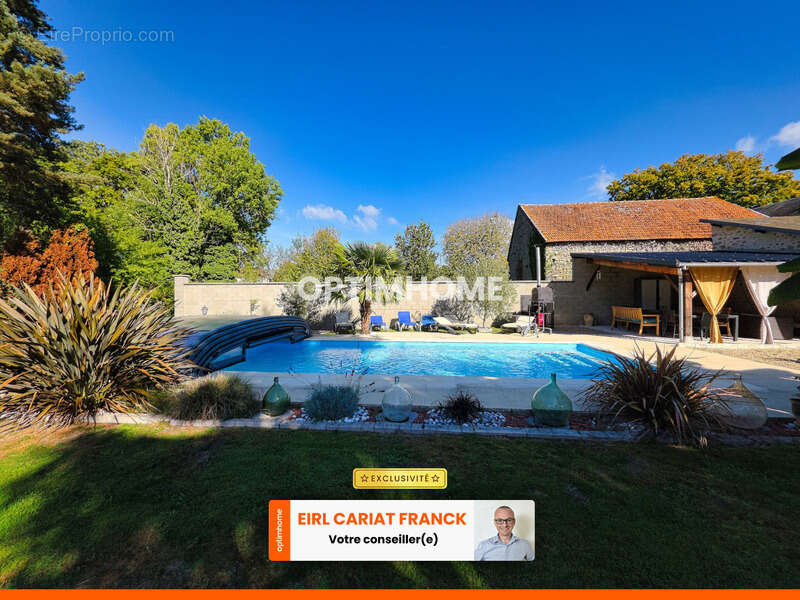 Maison à SAINT-ETIENNE-DE-FURSAC