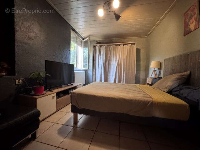 Appartement t5 en rez de villa avec terrasse et piscine a vendre sur mirabeau - photo 13