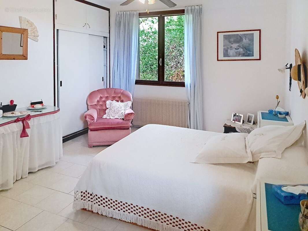 Proche Cadours Maison T6 178m² Vue exceptionnelle. Beau jardin 1500m² - photo 7